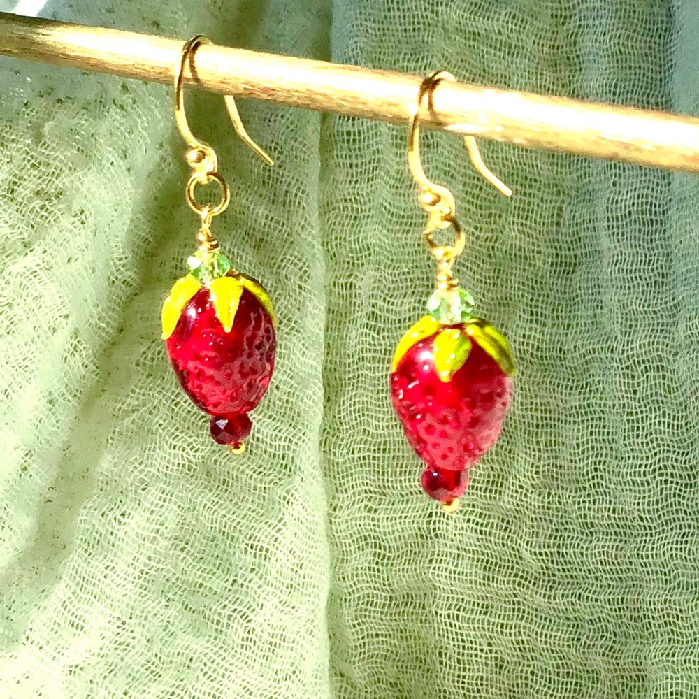🍓14k Gold Glass Strawberry Earrings